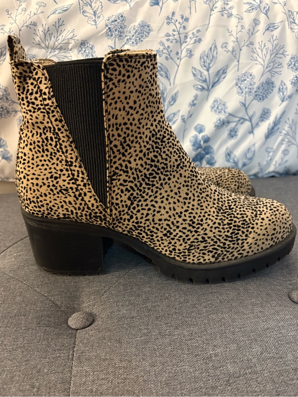 MIA Leopard/Cheetah Print Chelsea Ankle Boots-Women's Chunky Heel Booties size 9